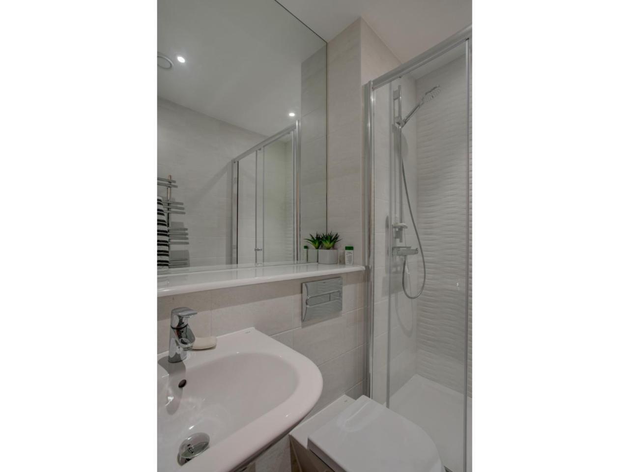 Stylish And Charming Apt For Up To 4, Manchester Apartment Bagian luar foto